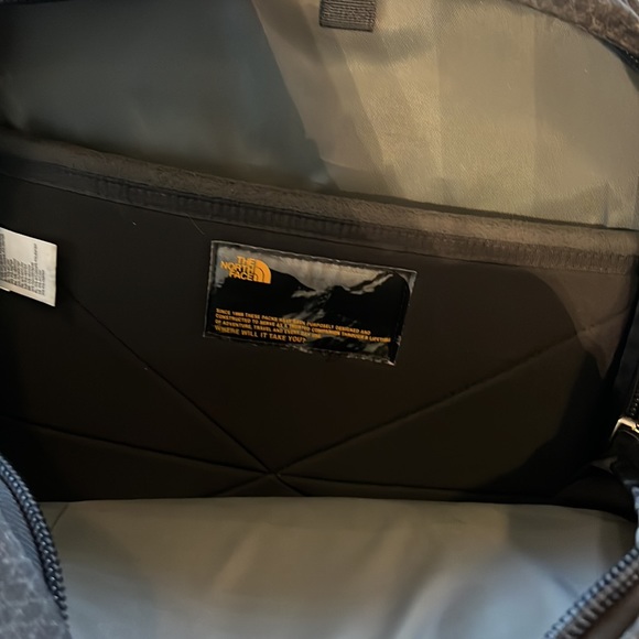 North Face backpack - Picture 3 of 4